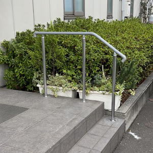 マンション共用部の手すり設置施工例