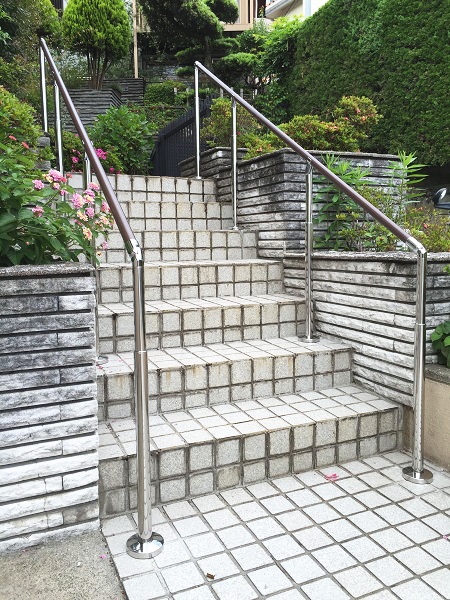 デイサービス玄関の手すり施工事例(横浜市青葉区)