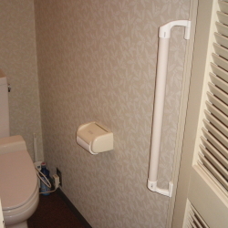 出隅タイプ手すり トイレ設置