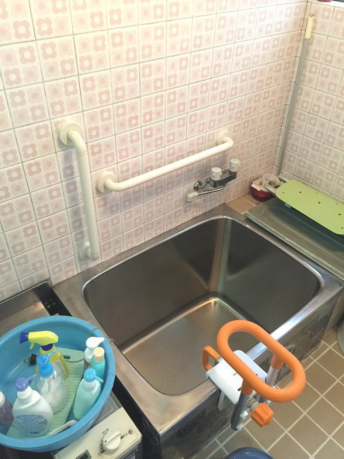 浴室のTOTOたて手すり(施工例13)