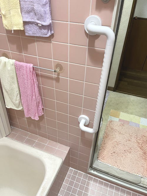 一般浴室手摺 取付施工例 手すり通販と工事｜高齢者・介護｜DIY手すり取付