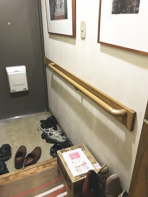 玄関のよこ手すり補強板幅110(施工例21)