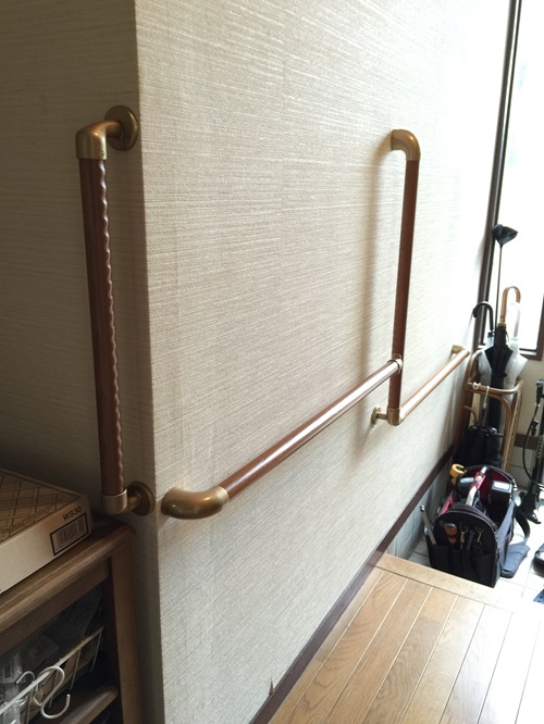 玄関のTOTO木製手すり(施工例5)