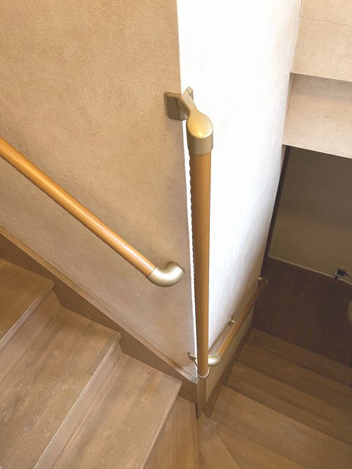 階段内側壁手すり(取付例03中)
