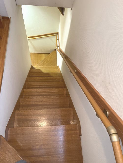 補強板80使用の階段手すり(取付例04中)