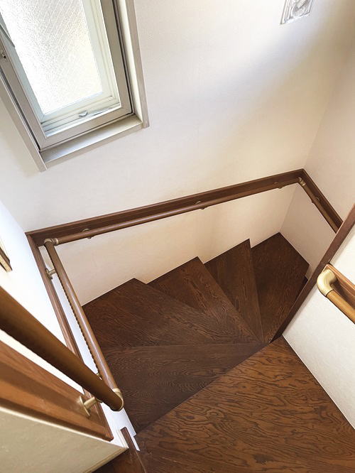 補強板110使用の階段手すり(取付例04中)