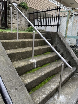 ステンレス手すりの取付工事1