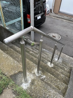 ステンレス手すりの取付工事2
