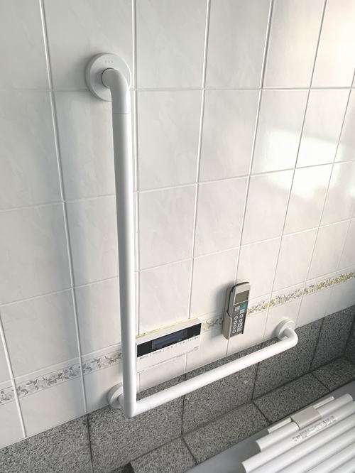 TOTOインテリアバー浴室手すりL型(施工例37)