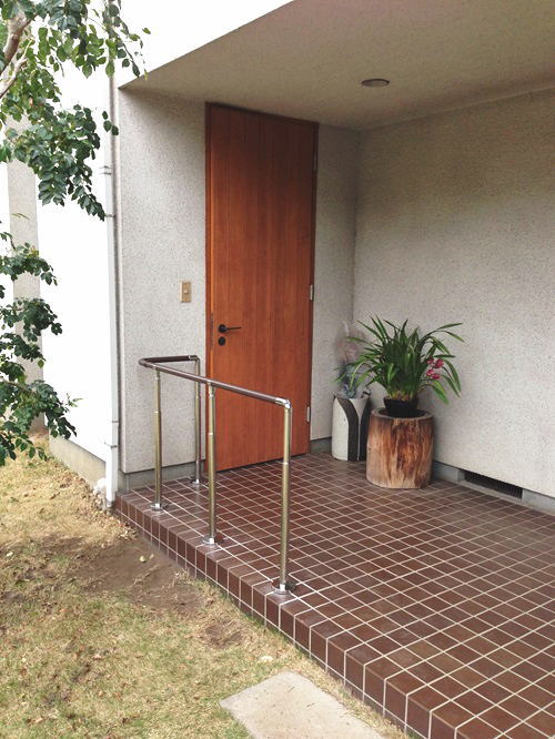 屋外手摺L字型TOTO製(施工例13)