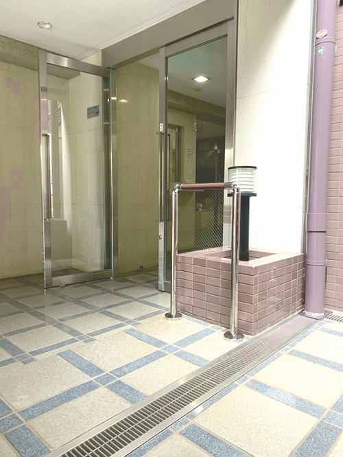 屋外のステンレス製支柱手摺(施工例3)