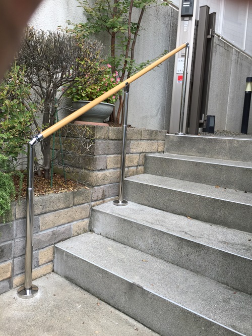 TOTO屋外手摺ステンレス製支柱固定(施工例9)