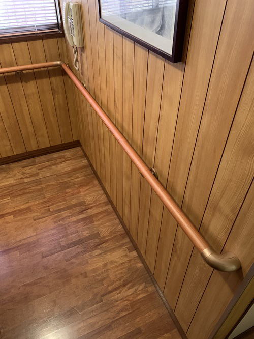 入隅廊下長い横手すり木製(施工例18)