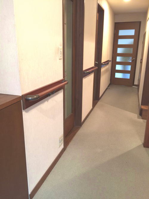 廊下の補強板使用の横手すり(施工例14)