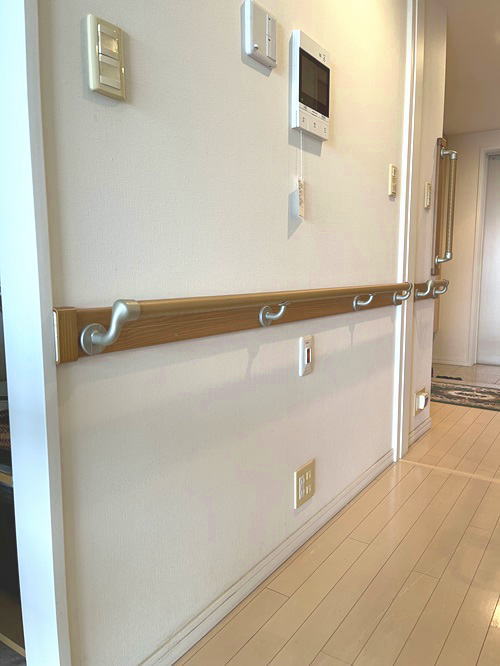 補強板使用の廊下手すり横と縦(施工例4)