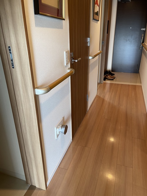 廊下よこ手すりTOTO製(施工例5)