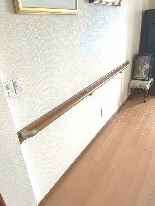 廊下のTOTO横手すり(施工例64)