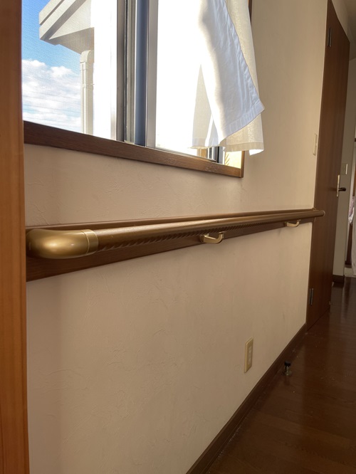 廊下手すりI型TOTO製(施工例8)