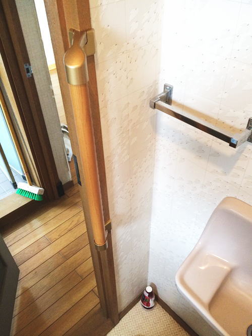 トイレ入口出隅手すり((施工例30)