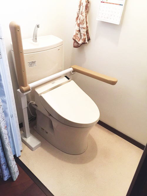 トイレ跳ね上げ手すり(施工例33)