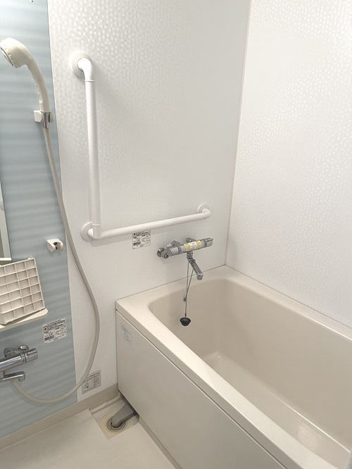 ユニットバス用TOTOインテリアバーFシリーズ手摺(施工例3)
